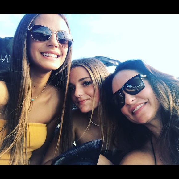 💕 Meet your Posher 💕 - Picture 2 of 2